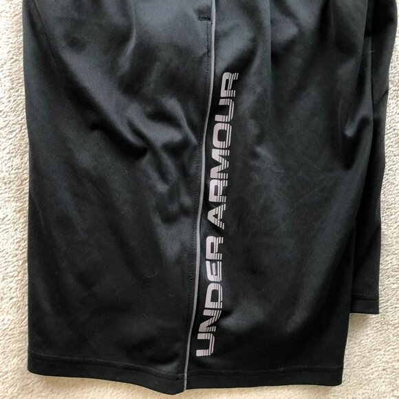 Under Armour Men's 5" Shorts Size XL Loose Fit Activewear Black - Picture 11 of 15